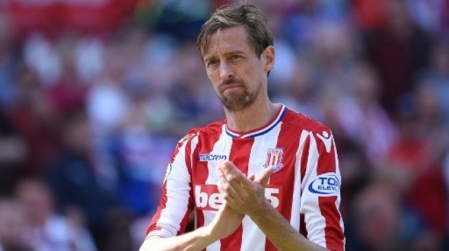 Peter Crouch saat masih memperkuat Stoke City. Oli SCARFF / AFP