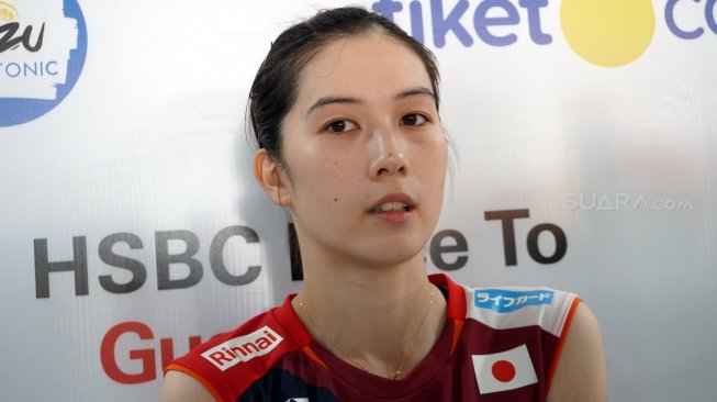 Pebulutangkis cantik tunggal putri Jepang, Aya Ohori, usai menjalani pertandingan babak pertama Indonesia Open 2019 di Istora Senayan, Jakarta, Rabu (17/7). [Suara.com/Arief Apriadi]