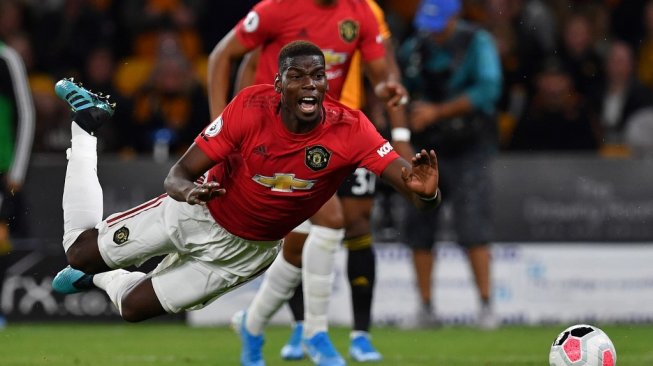 Gelandang andalan Manchester United, Paul Pogba tampil pada laga pekan kedua Liga Inggris 2019/2020 kontra Wolves di Molineaux Stadium, Selasa (20/8/2019) dini hari WIB. [Paul ELLIS / AFP]