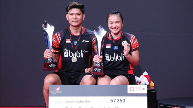 Pasangan ganda campuran Indonesia, Praveen Jordan / Melati Daeva Oktavianti sukes merebut gelar juara Denmark Open 2019 di Odense Sportspark, Denmark, Minggu (20/10/2019). [Dok. PBSI]