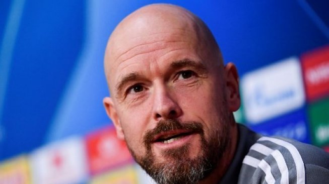 Pelatih Ajax Erik ten Hag hadiri jumpa pers jelang pertandingan ketiga Grup H Liga Champions kontra Chelsea di Johan Cruyff Arena, Selasa (22/10/2019) [AFP]