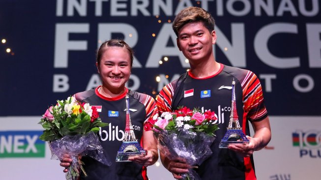 Pasangan ganda campuran Indonesia, Praveen Jordan/Melati Daeva Oktavianti, menjuarai ajang French Open 2019 usai kalahkan Zheng Si Wei/Huang Ya Qiong (China), Minggu (27/10). [Humas PBSI]