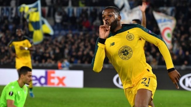 Gelandang Celtic Olivier Ntcham merayakan golnya bagi kemenangan timnya atas Lazio dalam laga Liga Europa di stadion Olimpico, Roma. Tiziana FABI / AFP