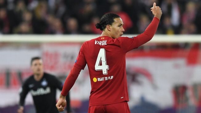 Bek sentral Liverpool, Virgil van Dijk. [JOE KLAMAR / AFP]