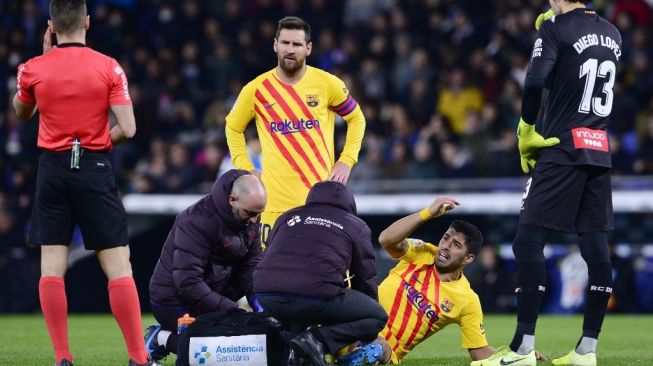 Penyerang Barcelona, Luis Suarez (bawah / kedua dari kanan). [PAU BARRENA / AFP]