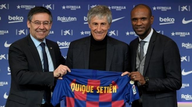 Quique Setien diperkenalkan sebagai pelatih baru Barcelona menggantikan Ernesto Valverde, Selasa (14/1/2020). [AFP]