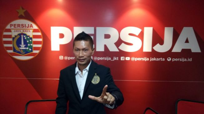 Pemain Persija Jakarta Ismed Sofyan saat jumpa pers di Kantor Persija, Kuningan, Jakarta, Rabu (22/1/2020). (Suara.com / Adie Prasetyo Nugraha). 