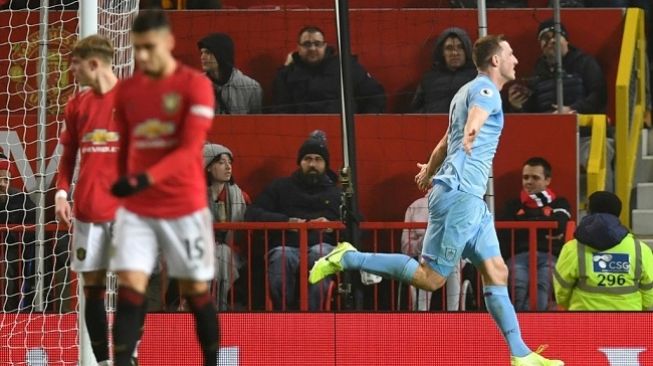 Striker Burnley asal Selandia Baru, Chris Wood mencetak gol ke gawang Manchester United di pekan ke-24 Liga Inggris di Old Trafford, Kamis (23/1/2020). (Foto: AFP)