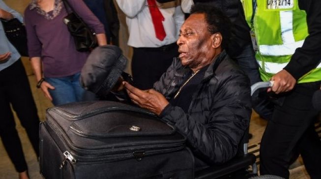 Legenda sepak bola Brasil Edson Arantes do Nascimento atau Pele tiba di salah satu bandara di Brasil, 19 April 2019. [AFP]