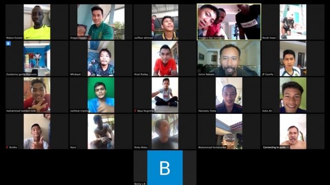 Skua Persebaya Surabaya saat menjalani sesi latihan secara online dari kediaman masing-masing akibat pandemi virus coroba. (Dok. Persebaya)