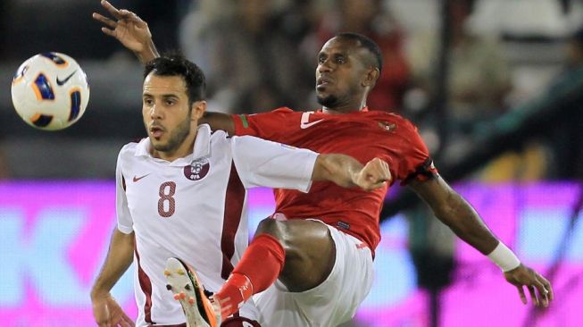 Mantan penyerang Timnas Indonesia, Boaz Solossa. [KARIM JAAFAR / AFP]