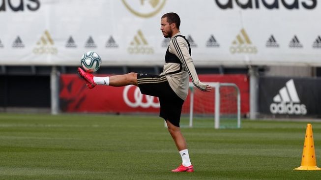 Winger Real Madrid, Eden Hazard berlatih di pusat latihan klub, Ciudad del Real Madrid di Valdebebas, Madrid, Spanyol. [Laman resmi Real Madrid]