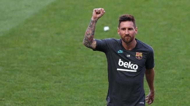 Kapten Barcelona Lionel Messi mengikuti sesi latihan di Stadion da Luz, Lisbon, Portugal pada Agustus 2020 jelang pertandingan perempat final Liga Champions musim 2019/20. [AFP]