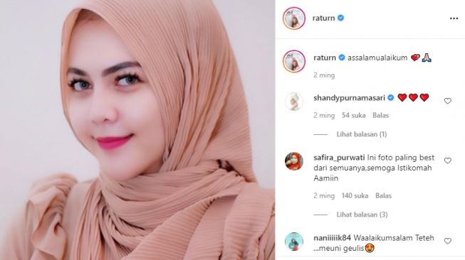 Adu Gaya Nadia Christina dan Ratu Rizky Nabila. [Instagram]