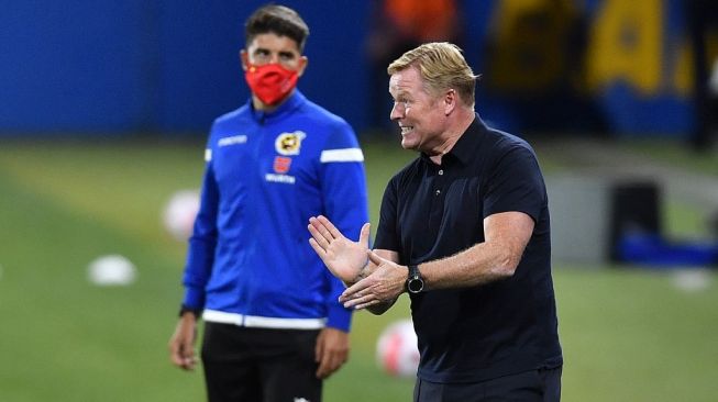 Pelatih Barcelona, Ronald Koeman (kanan). [Pau BARRENA / AFP]