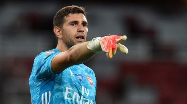 Emiliano Martinez saat masih berseragam Arsenal. (Glyn KIRK / POOL / AFP)