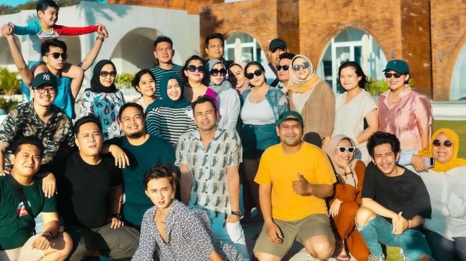 Potret keluarga Raffi Ahmad liburan di Bali (Instagram/@raffinagita1717)