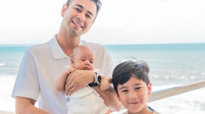 Potret keluarga Raffi Ahmad liburan di Bali (Instagram/@raffinagita1717)