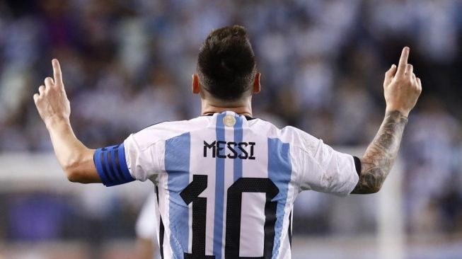 Penyerang Timnas Argentina Lionel Messi merayakan golnya selama pertandingan persahabatan internasional FIFA Matchday antara Argentina vs Jamaika di Red Bull Arena di Harrison, New Jersey, pada 27 September 2022.Andres Kudacki / AFP.