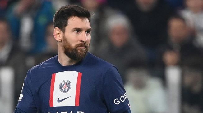 Penyerang Paris Saint-Germain (PSG) asal Argentina Lionel Messi saat tampil dalam matchday keenam Grup H Liga Champions 2022-2023 antara Juventus vs PSG di stadion Allianz di Turin pada 2 November 2022.FRANCK FIFE / AFP.