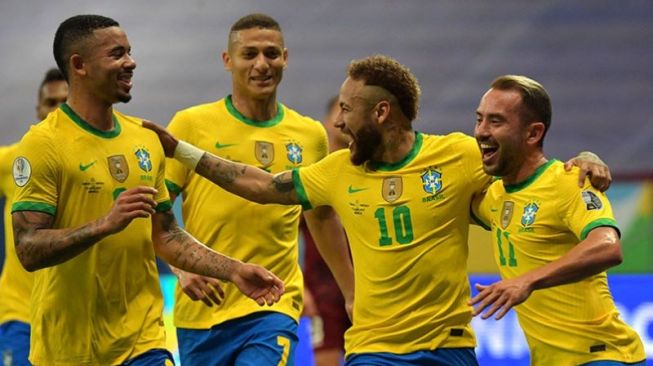 Arsip - Neymar (kedua kanan) melakukan selebrasi usai cetak gol kedua Brazil dalam pertandingan perdana Copa America 2021 lawan Venezuela di Mane Garrincha Stadium, Brasilia pada 14 Juni 2021. ANTARA/AFP/NELSON ALMEIDA/pri.