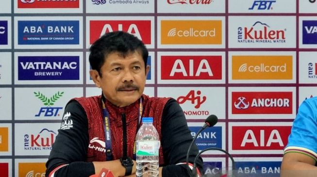 Pelatih Timnas Indonesia U-22, Indra Sjafri memberikan keterangan usai laga SEA Games 2023 melawan Timor Leste di Olympic Stadium Phnom Penh Kamboja, Minggu (7/5/2023). [ANTARA/Bayu Kuncahyo]