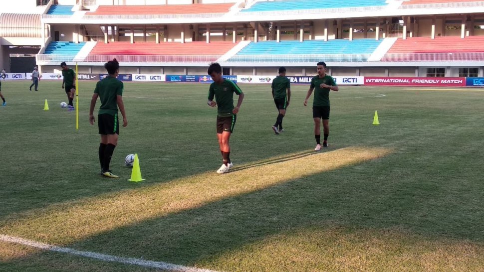 Timnas Indonesia U-19 sedang berlatih di Stadion Mandala Krida, Yogyakarta jelang menghadapi Timnas Iran U-19, Rabu (11/9/2019). [Muhammad Ilham Baktora/Suara.com]