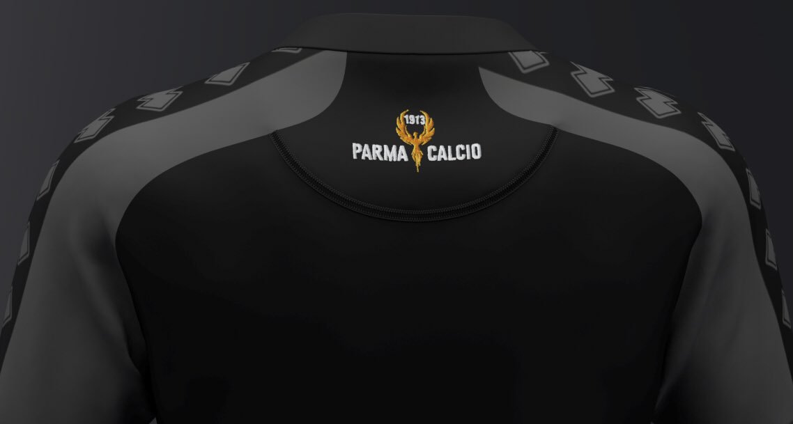 Logo Phoenix di belakang jersey Parma