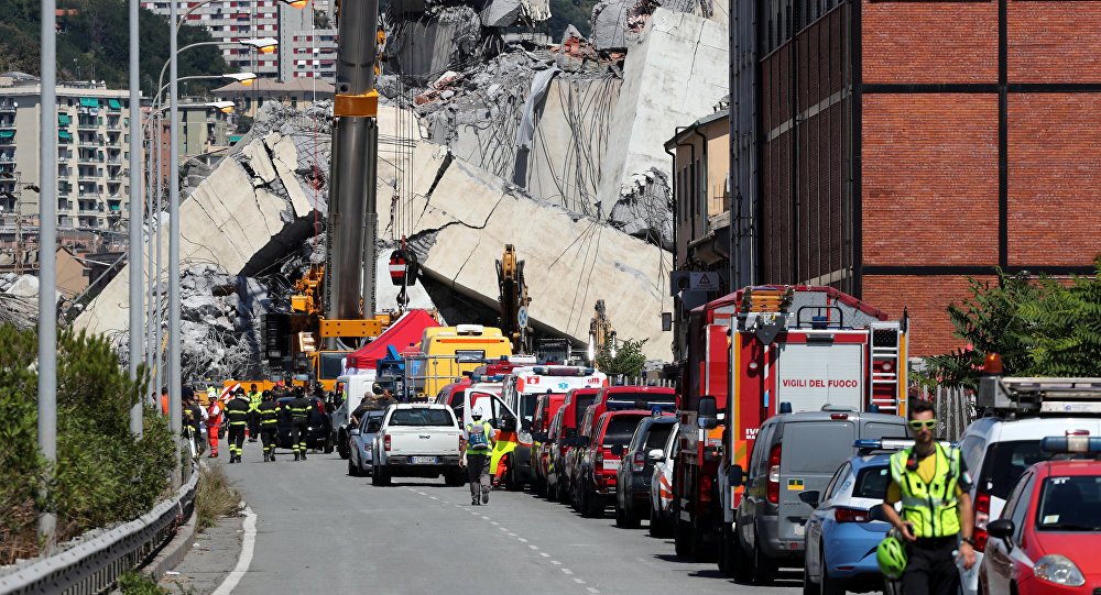 Jembatan ambruk Genoa. (Twitter/@sputniknlt).