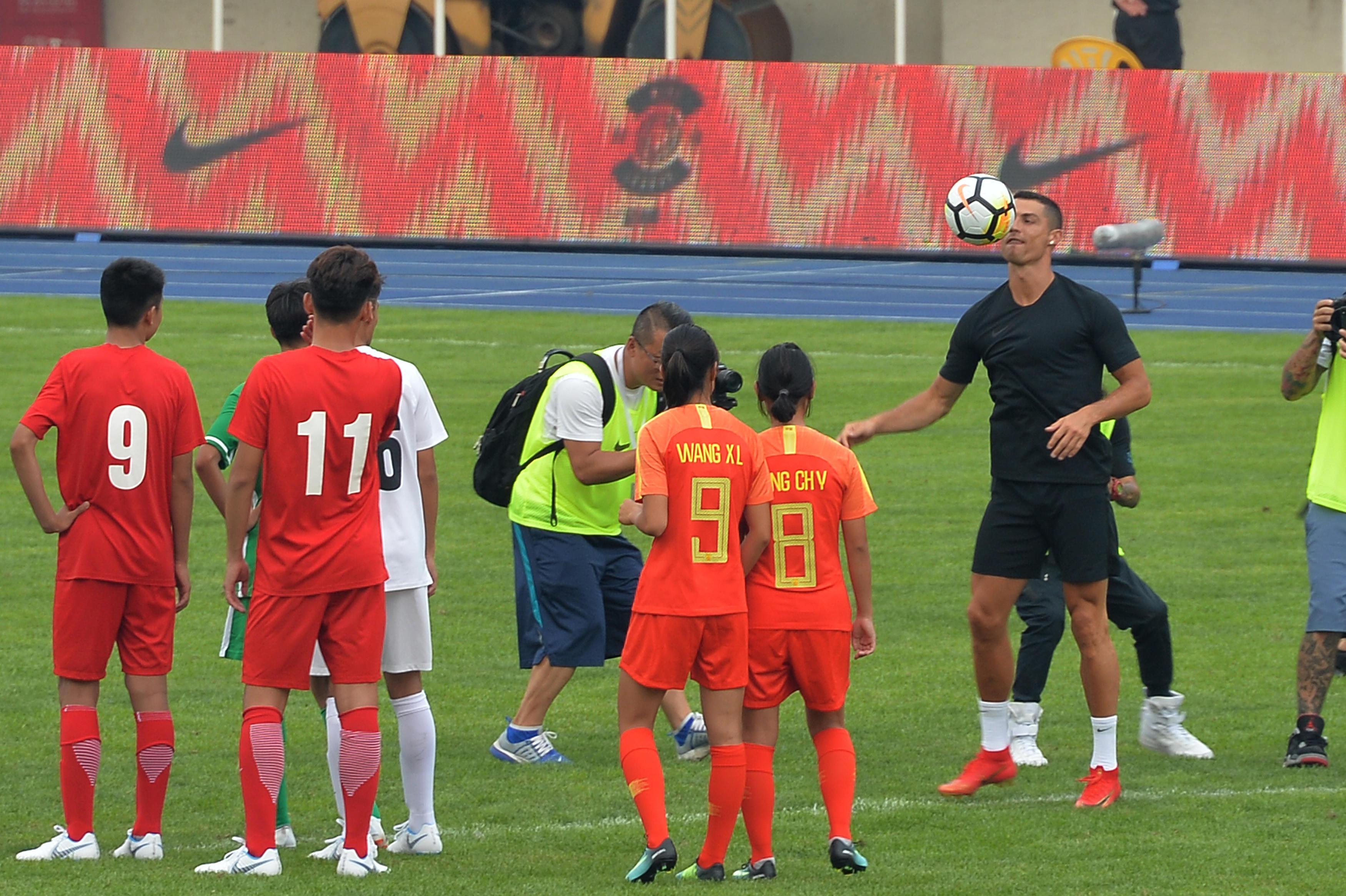 Cristiano Ronaldo memimpin sesi coaching clinic di Cina